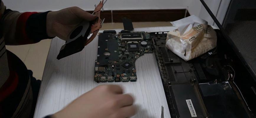 华硕折叠电脑壳拆卸教程-轻松学会拆卸华硕折叠电脑壳（详细介绍华硕折叠电脑壳的拆卸步骤及技巧）